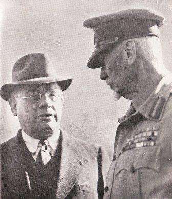 Jan Smuts (right), Jan Hofmeyr (left)