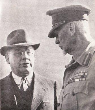 The_leader_and_his_deputy,_jan_smuts_on_the_right_and_jan_hofmeyr_on_the_left.jpg